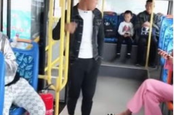 小姐姐坐公交车睡着视频,太治愈了!
