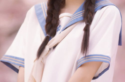 15岁女生穿黑色jk服装,15岁少女演绎黑色JK制服的时尚魅力”